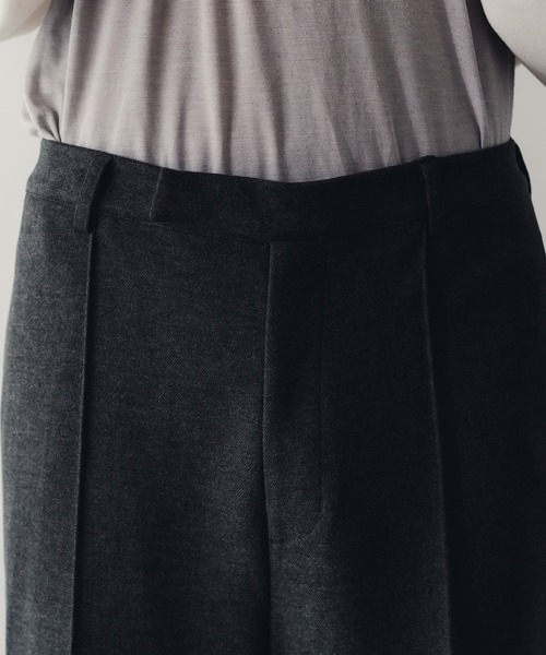 epnok（エプノック）の「ワイドストレートニットソーパンツ（スラックス・メンズ・グレイッシュベージュ/チャコールグレー・SMALL/MEDIUM/LARGE）」の9枚目の写真