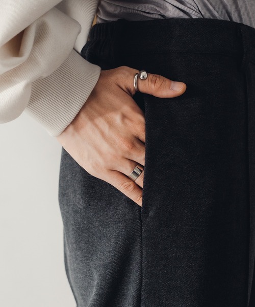 epnok（エプノック）の「ワイドストレートニットソーパンツ（スラックス・メンズ・グレイッシュベージュ/チャコールグレー・SMALL/MEDIUM/LARGE）」の12枚目の写真