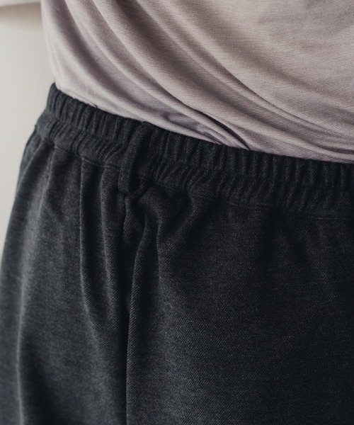 epnok（エプノック）の「ワイドストレートニットソーパンツ（スラックス・メンズ・グレイッシュベージュ/チャコールグレー・SMALL/MEDIUM/LARGE）」の13枚目の写真