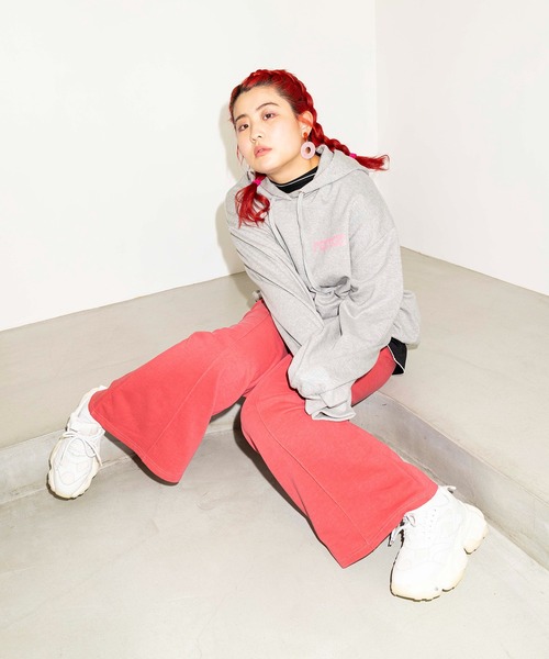 PUNYUS（プニュズ）の「ピグメントスウェットフレアパンツ（スウェットパンツ・レディース・ブラック/レッド/ブラウン/オレンジ/グリーン・1/2/4/3）」の15枚目の写真