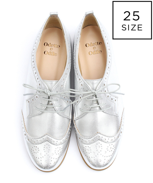 ODETTE E ODILE（オデットエオディール）の「WEB限定/O ﾒﾀﾞﾘｵﾝ SLP10●¶（ドレスシューズ・レディース・ホワイト/ブラック/シルバー・25cm/23cm/23.5cm/22.5cm/24cm/24.5cm/22cm）」の3枚目の写真