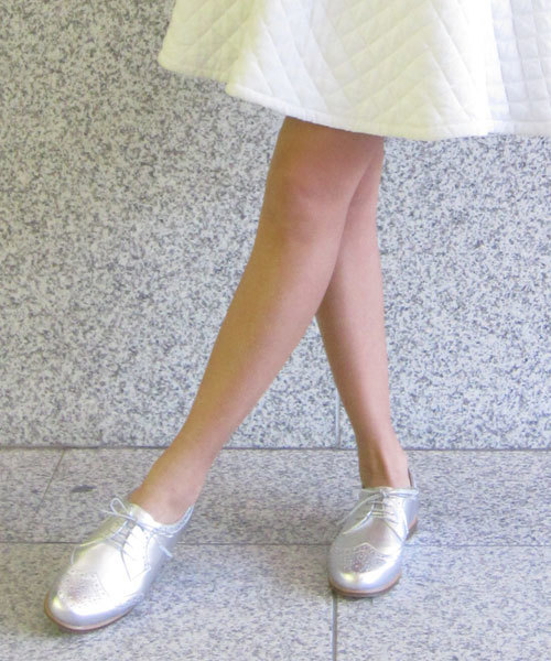 ODETTE E ODILE（オデットエオディール）の「WEB限定/O ﾒﾀﾞﾘｵﾝ SLP10●¶（ドレスシューズ・レディース・ホワイト/ブラック/シルバー・25cm/23cm/23.5cm/22.5cm/24cm/24.5cm/22cm）」の19枚目の写真