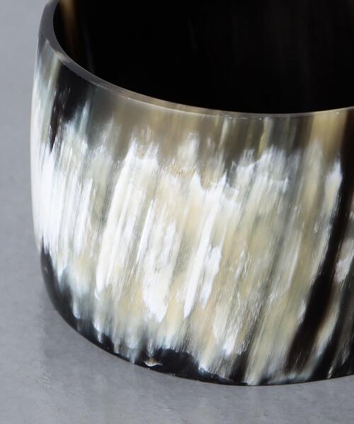 UNITED ARROWS（ユナイテッドアローズ）の「HORN バングル（ブレスレット・レディース・ブラック/ナチュラル・FREE）」の7枚目の写真