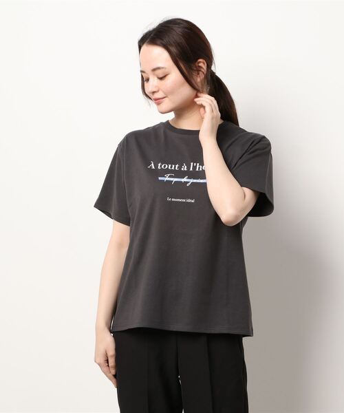 Te chichi TERRASSE（テチチテラス）の「配色ラインロゴTシャツ（Tシャツ/カットソー・レディース・オフホワイト/チャコールグレー/グリーン・ﾌﾘ-）」の2枚目の写真