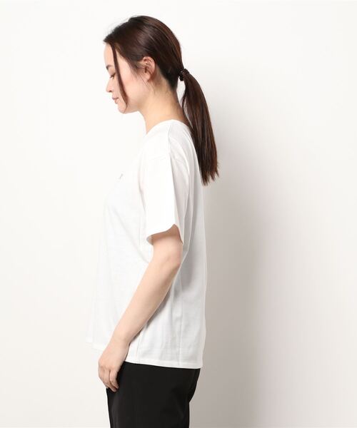 Te chichi TERRASSE（テチチテラス）の「配色ラインロゴTシャツ（Tシャツ/カットソー・レディース・オフホワイト/チャコールグレー/グリーン・ﾌﾘ-）」の4枚目の写真