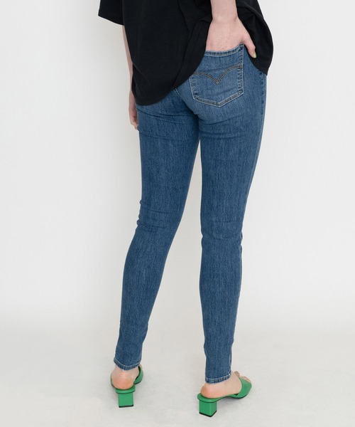 Levi's(リーバイス)の「721(TM) HIGH RISE SKINNY VERY COOL(デニムパンツ・レディース・インディゴブルー・28inch/24inch/25inch/26inch/27inch/23inch)」の3枚目の写真