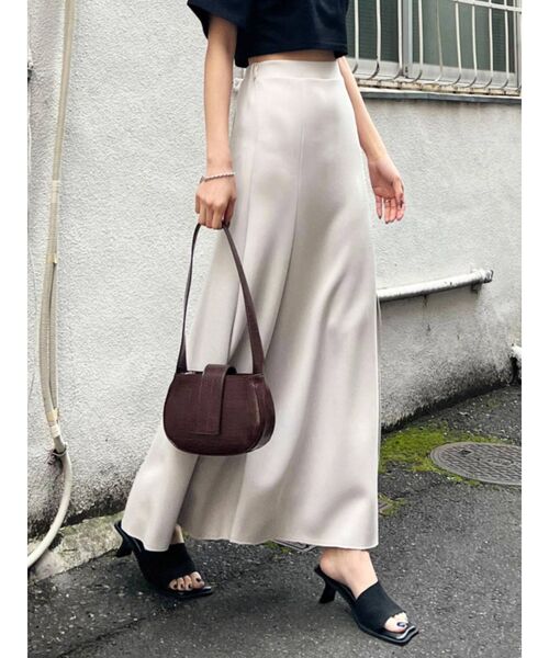 EMODA(エモダ)の「ソフトマキシスリットスカート(スカート・レディース・ブラック/ブラウン/アイボリー・FREE)」の2枚目の写真