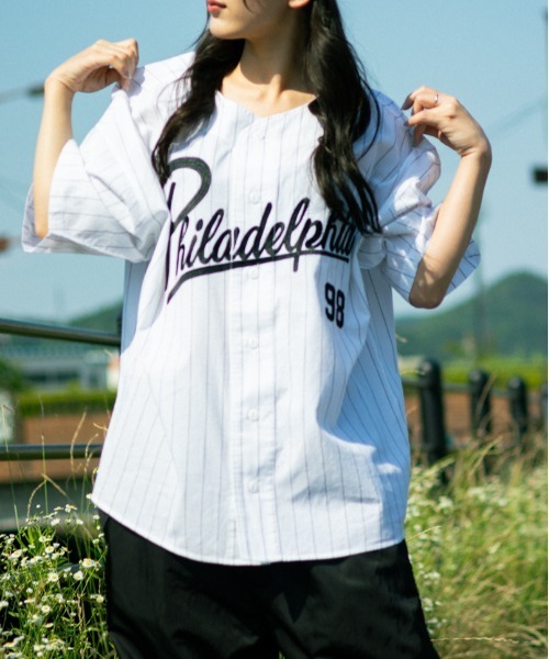 SUGGESTION（サジェッション）の「SUGGESTION ワイドシルエット 半袖ベースボールシャツ（スタジャン・メンズ・グリーン/ネイビー/ホワイト系1/ブラック系1/ブラック/ネイビー系1・M/L）」の2枚目の写真