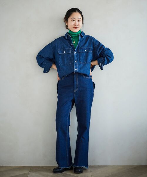 le.coeur blanc（ルクールブラン）の「ラウンドヘムデニムフレアパンツ（デニムパンツ・レディース・ネイビー/ブルー・38/36）」の5枚目の写真