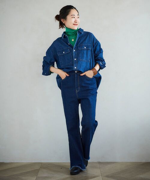 le.coeur blanc（ルクールブラン）の「ラウンドヘムデニムフレアパンツ（デニムパンツ・レディース・ネイビー/ブルー・38/36）」の6枚目の写真