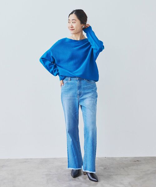 le.coeur blanc（ルクールブラン）の「ラウンドヘムデニムフレアパンツ（デニムパンツ・レディース・ネイビー/ブルー・38/36）」の12枚目の写真