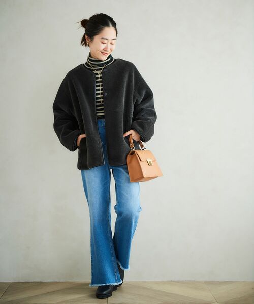 le.coeur blanc（ルクールブラン）の「ラウンドヘムデニムフレアパンツ（デニムパンツ・レディース・ネイビー/ブルー・38/36）」の14枚目の写真