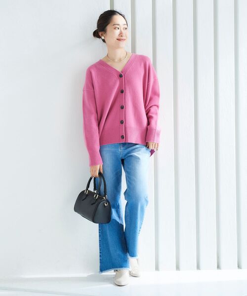 le.coeur blanc（ルクールブラン）の「ラウンドヘムデニムフレアパンツ（デニムパンツ・レディース・ネイビー/ブルー・38/36）」の16枚目の写真