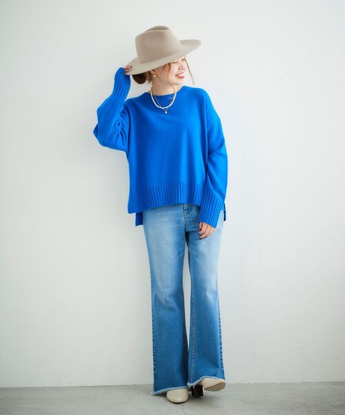 le.coeur blanc（ルクールブラン）の「ラウンドヘムデニムフレアパンツ（デニムパンツ・レディース・ネイビー/ブルー・38/36）」の18枚目の写真