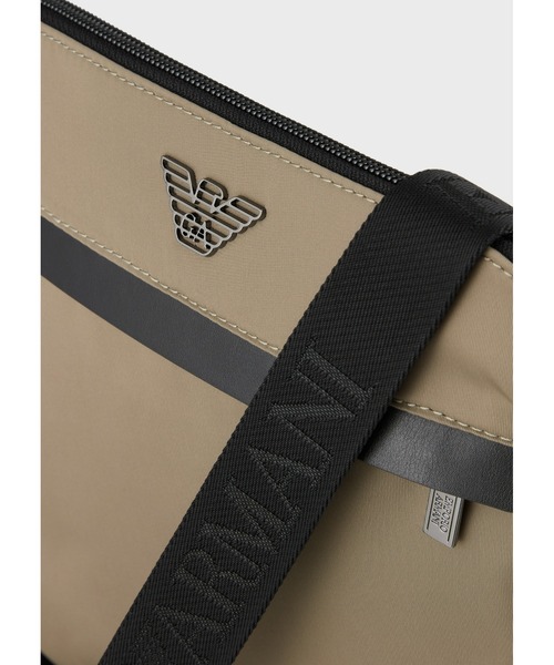 EMPORIO ARMANI（エンポリオアルマーニ）の「【エンポリオ アルマーニ】フラットショルダーバッグ リサイクルナイロン製（ボディバッグ/ウエストポーチ・メンズ・ブラック/ベージュ系その他2・FREE）」の13枚目の写真