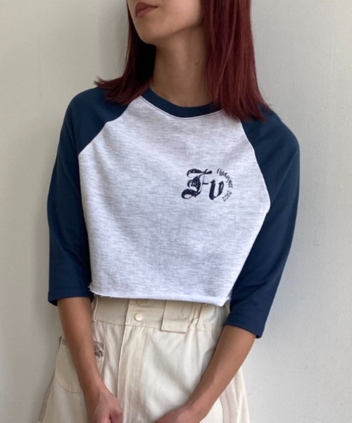 FIG&VIPER(フィグアンドバイパー)の「ロゴラグランショート丈Tシャツ(Tシャツ/カットソー・レディース・ブラック/ネイビー/バーガンディー・FREE)」の3枚目の写真