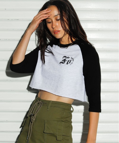 FIG&VIPER(フィグアンドバイパー)の「ロゴラグランショート丈Tシャツ(Tシャツ/カットソー・レディース・ブラック/ネイビー/バーガンディー・FREE)」の16枚目の写真