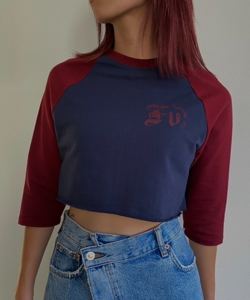 FIG&VIPER(フィグアンドバイパー)の「ロゴラグランショート丈Tシャツ(Tシャツ/カットソー・レディース・ブラック/ネイビー/バーガンディー・FREE)」の21枚目の写真