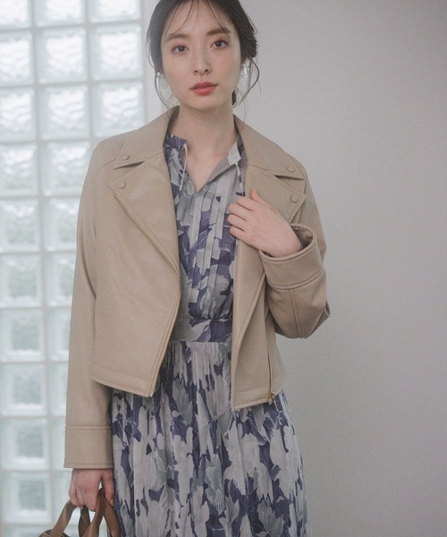 Andemiu（アンデミュウ）の「Ｆレザーライダースジャケット299725（ライダースジャケット・レディース・ブラック/ベージュ/グレー・FREE）」の4枚目の写真