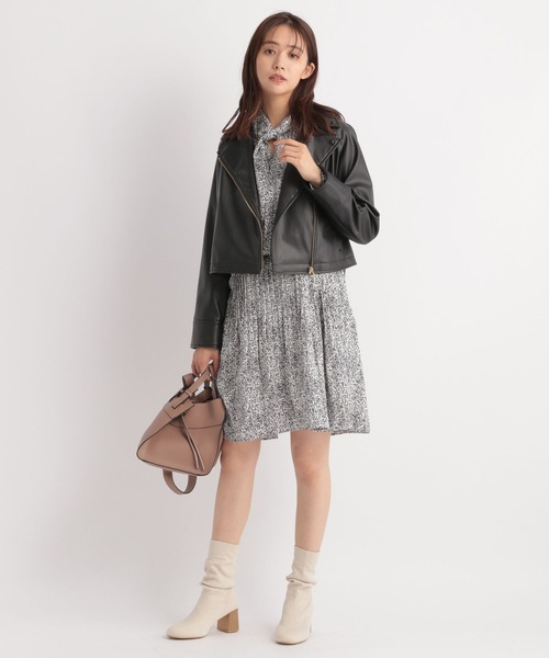 Andemiu（アンデミュウ）の「Ｆレザーライダースジャケット299725（ライダースジャケット・レディース・ブラック/ベージュ/グレー・FREE）」の5枚目の写真