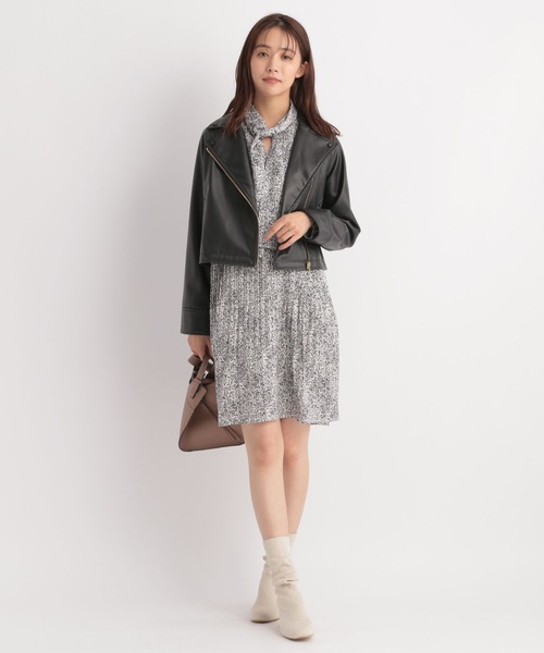 Andemiu（アンデミュウ）の「Ｆレザーライダースジャケット299725（ライダースジャケット・レディース・ブラック/ベージュ/グレー・FREE）」の9枚目の写真