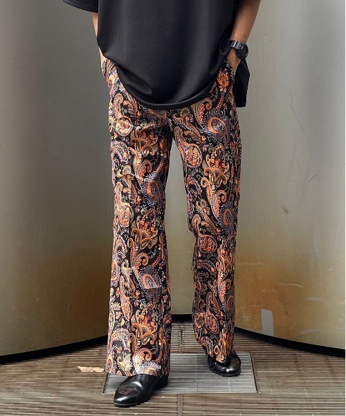 kutir(クティール)の「ペイズリーセミフレアパンツ(スラックス・メンズ・ホワイト/ブラック/ネイビー・SMALL/MEDIUM/LARGE)」の6枚目の写真