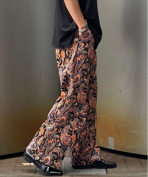 kutir(クティール)の「ペイズリーセミフレアパンツ(スラックス・メンズ・ホワイト/ブラック/ネイビー・SMALL/MEDIUM/LARGE)」の11枚目の写真