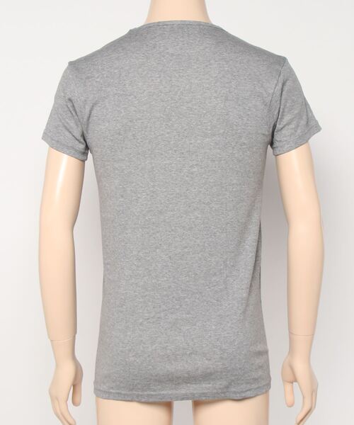 YG(ワイジー)の「YG VネックTシャツ 綿100%(インナーウェア/肌着・メンズ・ブラック/ホワイト/杢グレー・MEDIUM/X-LARGE/XX-LARGE/LARGE)」の4枚目の写真