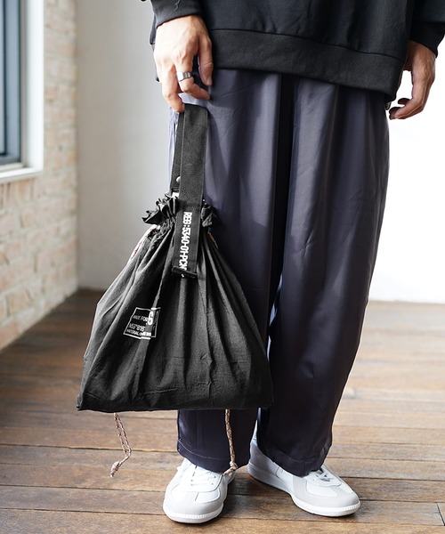 MinoriTY（マイノリティ）の「巾着バッグ パラシュートナイロンバッグ パッカブル【POSTGENERAL】（エコバッグ/サブバッグ・メンズ・ブラック/オリーブ/ブラウン・FREE）」の4枚目の写真