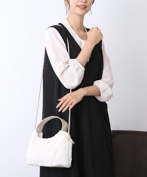 SHOO・LA・RUE(シューラルー)の「◆ハーフムーンファーショルダー(ショルダーバッグ・レディース・グレー/アイボリー/ライトパープル・00)」の7枚目の写真