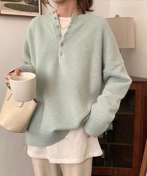 Girly Doll(ガーリードール)の「ヘンリーネックニットセーター(ニット/セーター・レディース・ブルー/ホワイト/ピンク/グリーン/オレンジ/イエロー・F)」の2枚目の写真