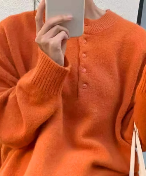 Girly Doll(ガーリードール)の「ヘンリーネックニットセーター(ニット/セーター・レディース・ブルー/ホワイト/ピンク/グリーン/オレンジ/イエロー・F)」の8枚目の写真