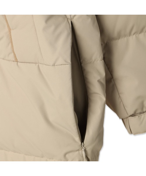 Guess（ゲス）の「Logo Hooded Long Down Coat（ダウンジャケット/コート・メンズ・ベージュ/ブラック・MEDIUM/LARGE/X-LARGE/SMALL）」の11枚目の写真