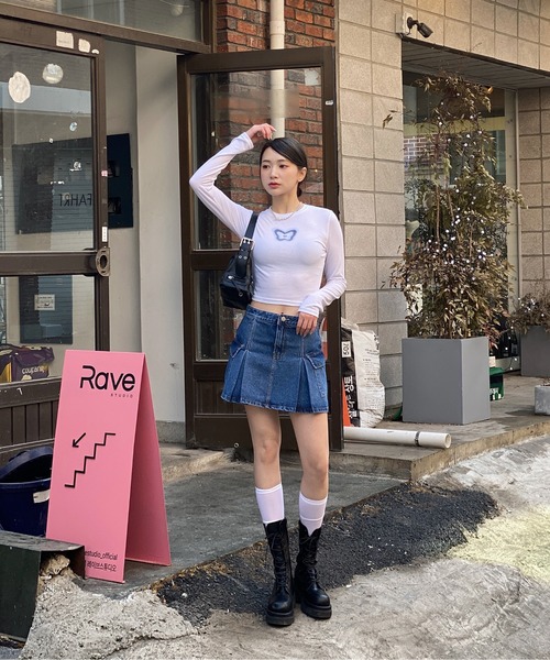 by muni:r(バイ ムニール)の「バタフライクロップドロングTシャツ(Tシャツ/カットソー・レディース・ブラック/ホワイト・FREE)」の3枚目の写真