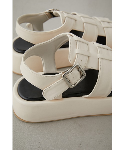 AZUL by moussy(アズールバイマウジー)の「PLATFORM GURKHA SANDALS/プラットフォームグルカサンダル(サンダル・レディース・ブラック系その他/アイボリー/ブラック・MEDIUM/SMALL/LARGE)」の8枚目の写真
