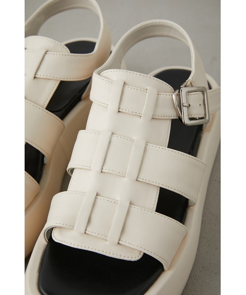AZUL by moussy(アズールバイマウジー)の「PLATFORM GURKHA SANDALS/プラットフォームグルカサンダル(サンダル・レディース・ブラック系その他/アイボリー/ブラック・MEDIUM/SMALL/LARGE)」の9枚目の写真