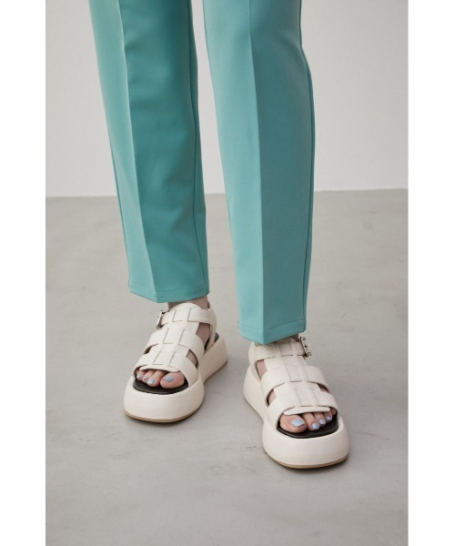 AZUL by moussy(アズールバイマウジー)の「PLATFORM GURKHA SANDALS/プラットフォームグルカサンダル(サンダル・レディース・ブラック系その他/アイボリー/ブラック・MEDIUM/SMALL/LARGE)」の11枚目の写真