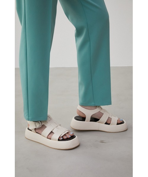 AZUL by moussy(アズールバイマウジー)の「PLATFORM GURKHA SANDALS/プラットフォームグルカサンダル(サンダル・レディース・ブラック系その他/アイボリー/ブラック・MEDIUM/SMALL/LARGE)」の12枚目の写真