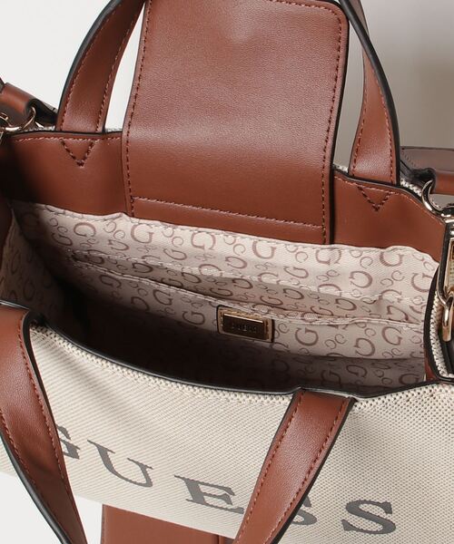 Guess（ゲス）の「GELBER Mini Tote（トートバッグ・レディース・ベージュ・ONE SIZE）」の4枚目の写真