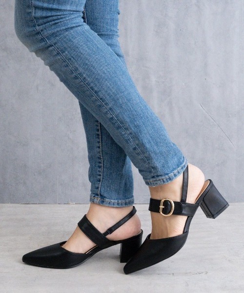 Fabby fabby(ファビィーファビィー)の「ベルトバックバンドポインテッドサンダル(サンダル・レディース・ブラック/オフホワイト/モカ・SMALL/MEDIUM/LARGE)」の15枚目の写真