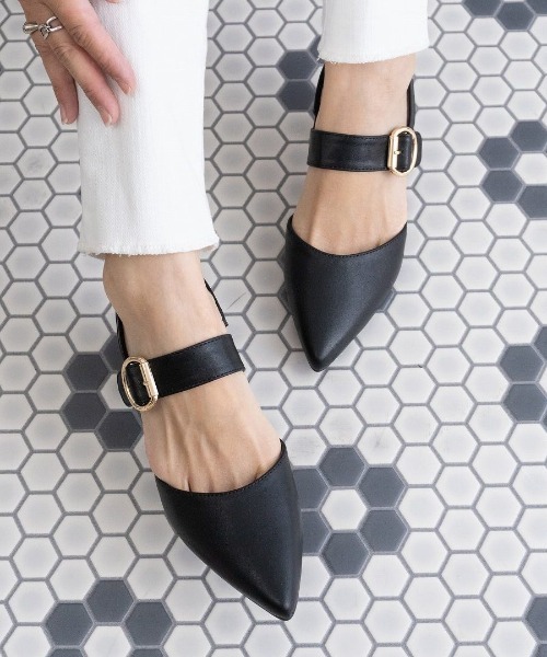 Fabby fabby(ファビィーファビィー)の「ベルトバックバンドポインテッドサンダル(サンダル・レディース・ブラック/オフホワイト/モカ・SMALL/MEDIUM/LARGE)」の16枚目の写真