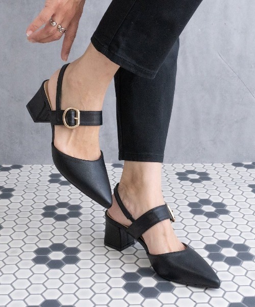 Fabby fabby(ファビィーファビィー)の「ベルトバックバンドポインテッドサンダル(サンダル・レディース・ブラック/オフホワイト/モカ・SMALL/MEDIUM/LARGE)」の18枚目の写真