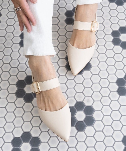 Fabby fabby(ファビィーファビィー)の「ベルトバックバンドポインテッドサンダル(サンダル・レディース・ブラック/オフホワイト/モカ・SMALL/MEDIUM/LARGE)」の4枚目の写真