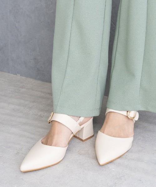 Fabby fabby(ファビィーファビィー)の「ベルトバックバンドポインテッドサンダル(サンダル・レディース・ブラック/オフホワイト/モカ・SMALL/MEDIUM/LARGE)」の8枚目の写真