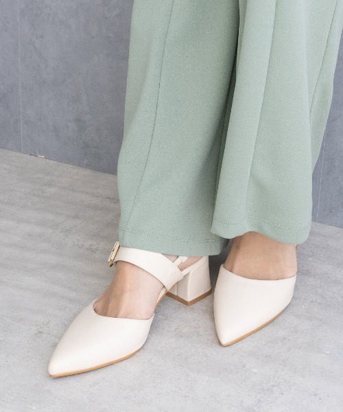 Fabby fabby(ファビィーファビィー)の「ベルトバックバンドポインテッドサンダル(サンダル・レディース・ブラック/オフホワイト/モカ・SMALL/MEDIUM/LARGE)」の9枚目の写真