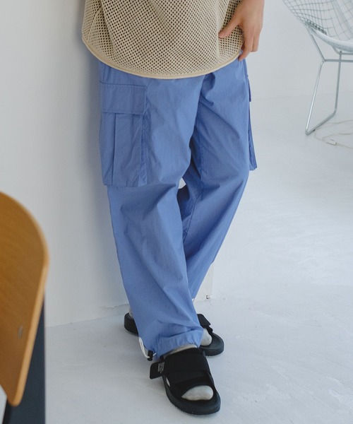 WHIMSIC（ウィムジック）の「【UNISEX】ナイロンカーゴパンツ（カーゴパンツ・メンズ・ブラック/ホワイト/ピンク/ブルー・FREE）」の3枚目の写真