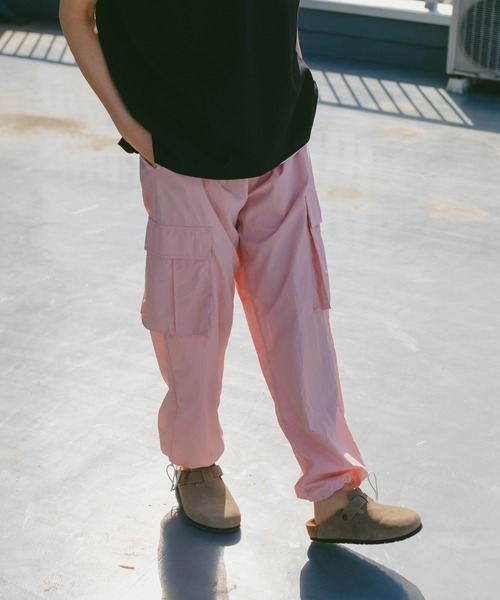 WHIMSIC（ウィムジック）の「【UNISEX】ナイロンカーゴパンツ（カーゴパンツ・メンズ・ブラック/ホワイト/ピンク/ブルー・FREE）」の15枚目の写真