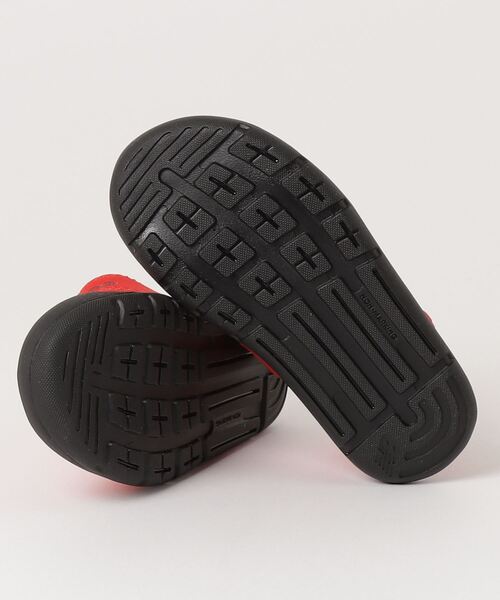 NEW BALANCE(ニューバランス)の「CRSR v1 Sandal(サンダル・キッズ・ブラック/レッド/ピンク・22.0cm/18.0cm/21.0cm/23.0cm/17.0cm/19.0cm/20.0cm)」の5枚目の写真