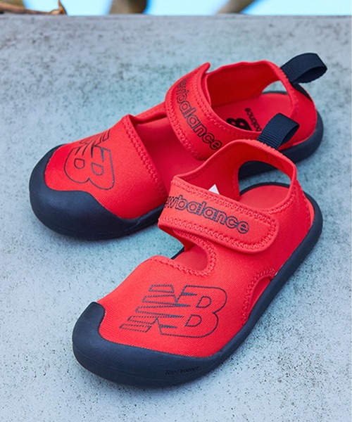 NEW BALANCE(ニューバランス)の「CRSR v1 Sandal(サンダル・キッズ・ブラック/レッド/ピンク・22.0cm/18.0cm/21.0cm/23.0cm/17.0cm/19.0cm/20.0cm)」の3枚目の写真