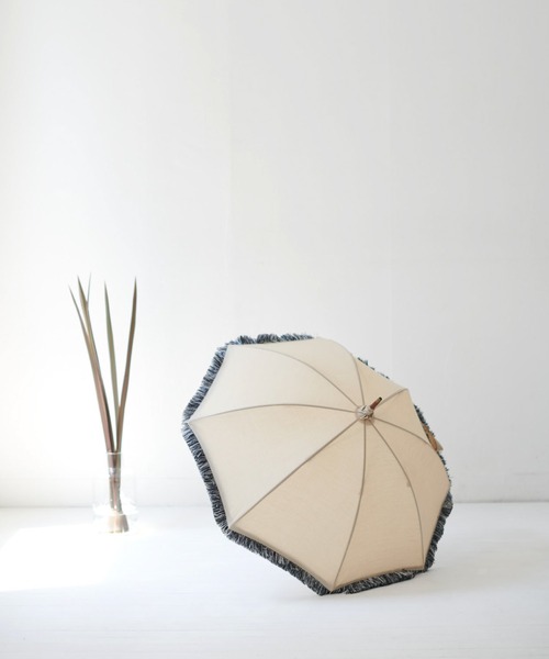 392 plusm（サンキューニプリュスエム）の「TC Parasol Long 47 - fringe - 790240（長傘・レディース・ブラック/ベージュ・47）」の4枚目の写真